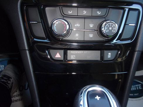 Used 2020 Buick Encore Preferred image 18