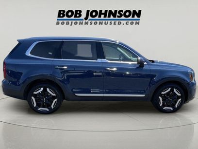 Used 2024 Kia Telluride S w/ S Sunroof Package