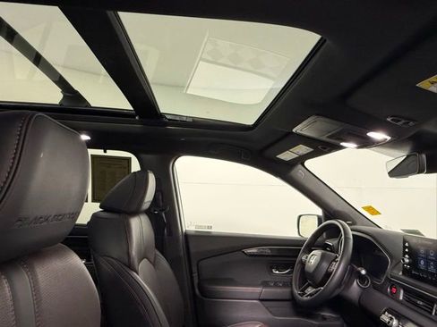 Used 2025 Honda Pilot Black Edition image 51