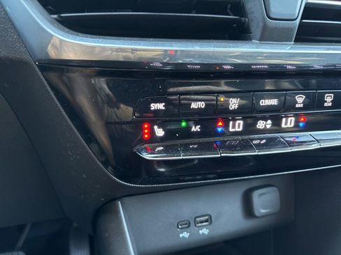 Used 2024 Buick Encore GX Avenir w/ Avenir Technology Package FWD image 13