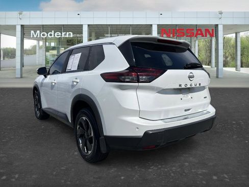 Certified 2025 Nissan Rogue SV image 3