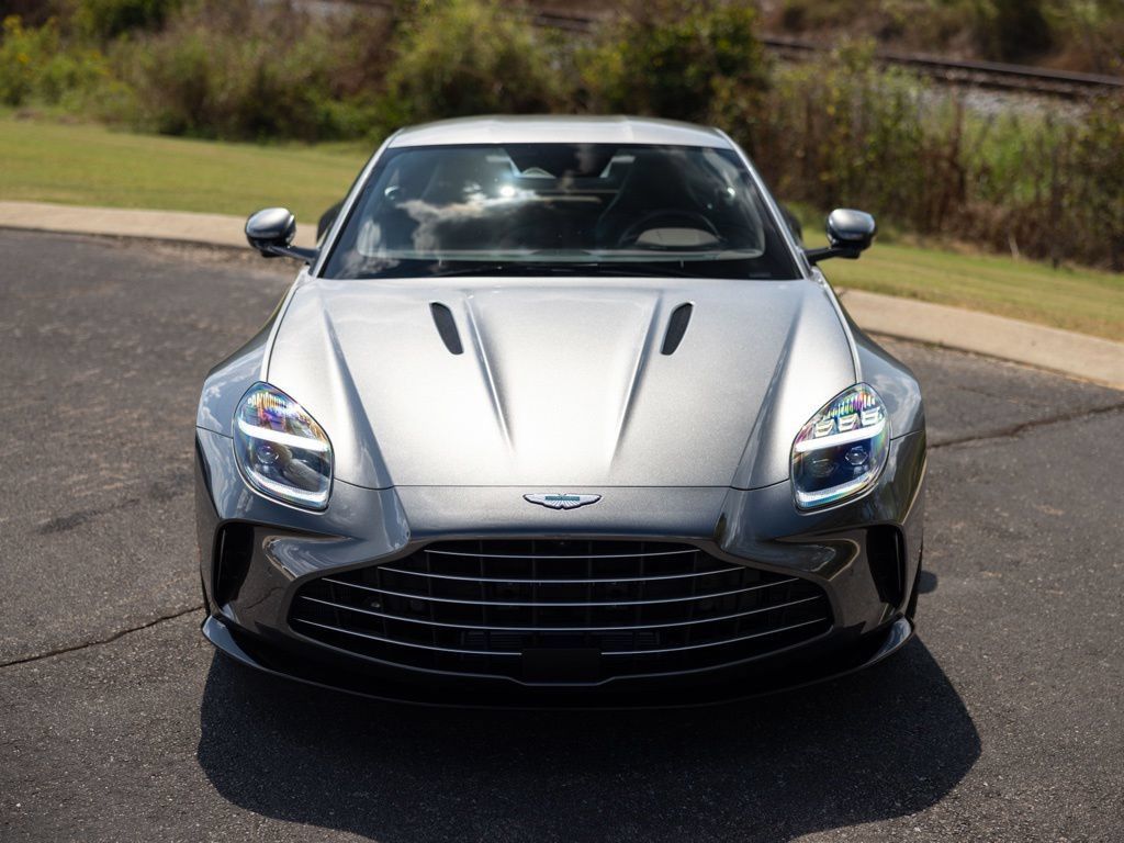 Used 2025 Aston Martin V8 Vantage Coupe RWD image 11