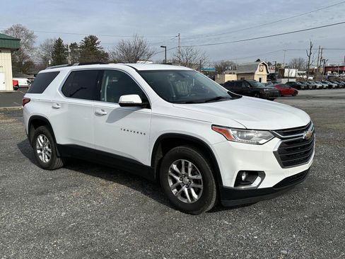 Used 2018 Chevrolet Traverse LT image 2