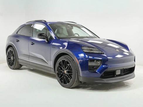 New 2026 Porsche Macan 4 Electric image 8