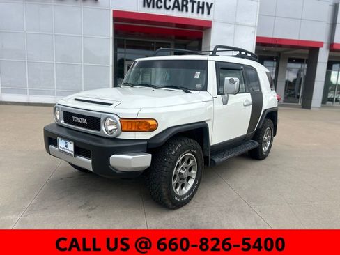 Used 2013 Toyota FJ Cruiser 4WD w/ Convenience Pkg image 2