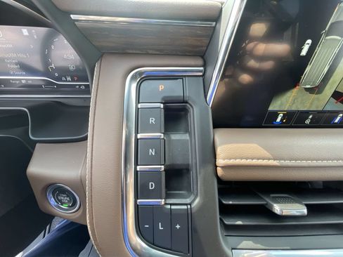 Used 2022 Chevrolet Tahoe High Country AWD/4WD image 16