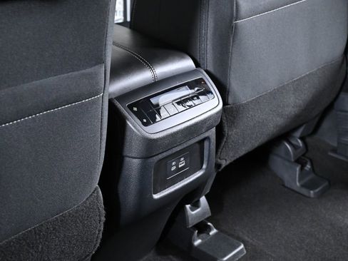 Used 2025 Nissan Pathfinder SV image 27