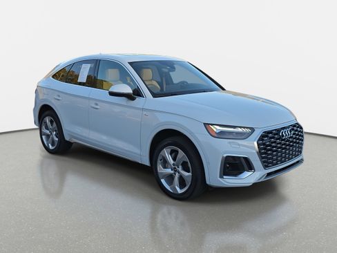 Used 2024 Audi Q5 2.0T Prestige w/ Prestige Package image 3