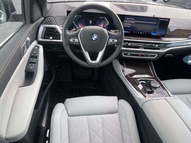 Used 2024 BMW X5 xDrive40i w/ Parking Assistance Package AWD/4WD image 13
