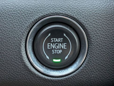 Used 2025 GMC Acadia Elevation image 29