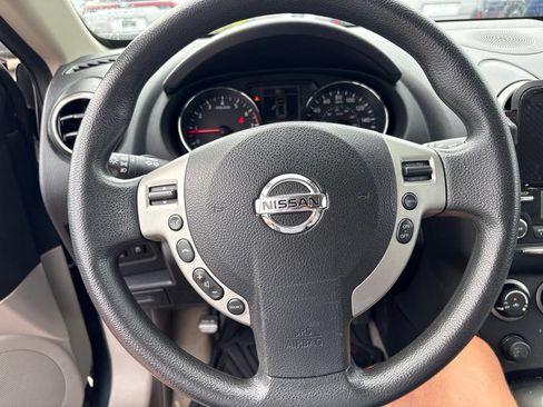 Used 2012 Nissan Rogue SV AWD/4WD image 2