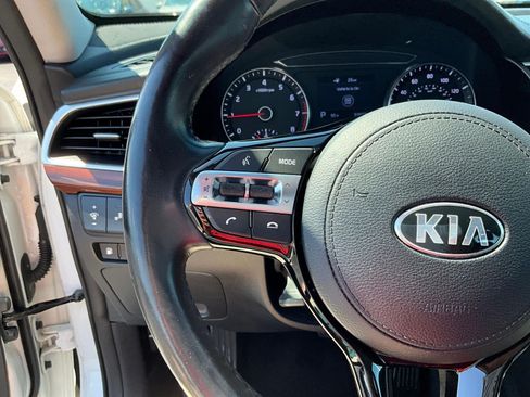 Used 2019 Kia Cadenza Premium FWD image 10
