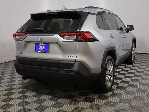 Used 2022 Toyota RAV4 XLE Premium AWD/4WD image 5
