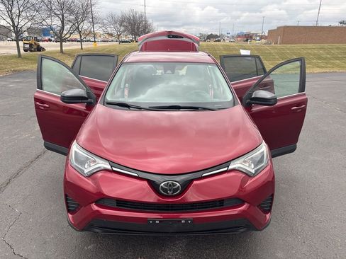 Used 2018 Toyota RAV4 LE image 24