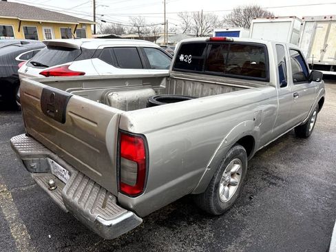 Used 2003 Nissan Frontier XE image 3