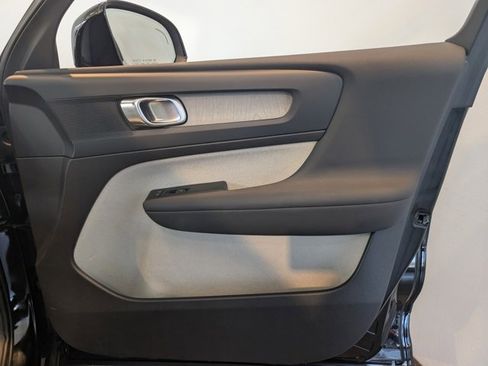 Used 2023 Volvo XC40 B5 Plus w/ Protection Package Premier image 32
