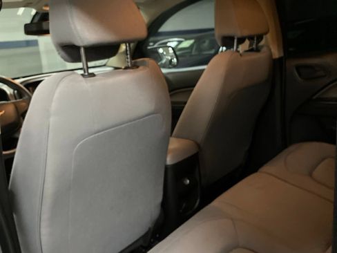 Used 2019 Chevrolet Colorado W/T RWD image 11