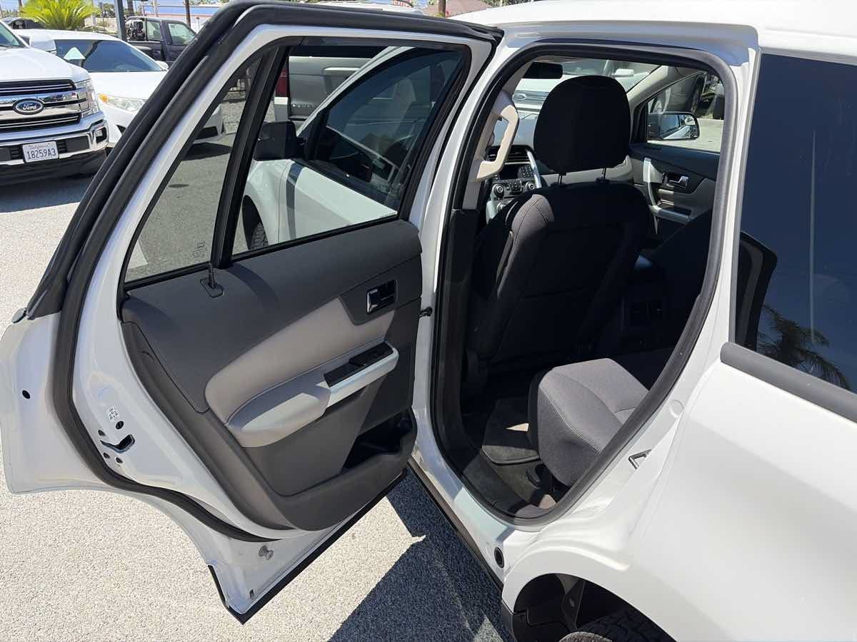 Used 2013 Ford Edge SE FWD image 11