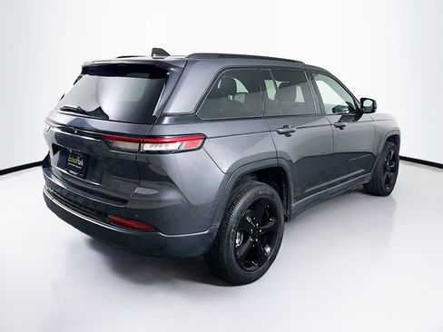 Used 2023 Jeep Grand Cherokee Altitude image 9