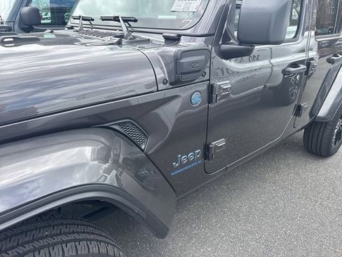 Used 2025 Jeep Wrangler Unlimited Sahara w/ Safety Group image 4