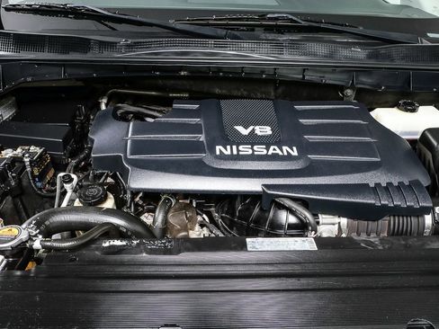 Used 2017 Nissan Titan Platinum Reserve image 32