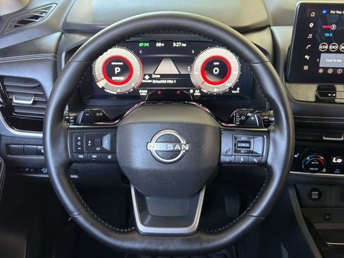 Used 2025 Nissan Rogue SL w/ Tech Package FWD image 4