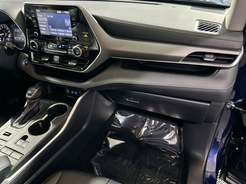 Used 2022 Toyota Highlander XLE image 37