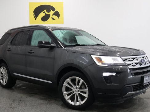 Used 2018 Ford Explorer XLT w/ Equipment Group 202A image 2