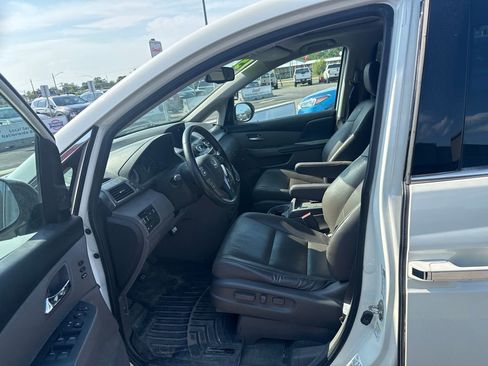 Used 2015 Honda Odyssey Touring image 2