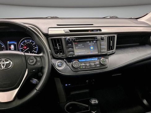 Used 2018 Toyota RAV4 XLE AWD/4WD image 9