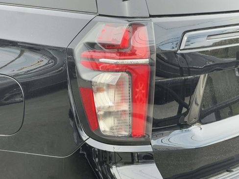 Used 2023 Chevrolet Suburban Z71 w/ Luxury Package AWD/4WD image 9
