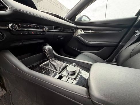 Used 2019 MAZDA MAZDA3 Hatchback w/ Preferred Package FWD image 14