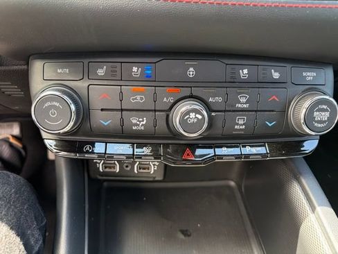 Used 2024 Dodge Durango GT AWD/4WD image 14