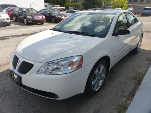 Used 2007 Pontiac G6 GT w/ Premium Package FWD image 2