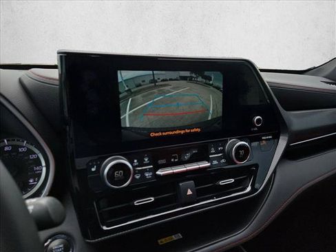 Used 2023 Toyota Highlander XSE FWD image 14