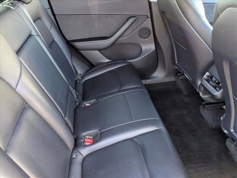 Used 2021 Tesla Model Y Long Range image 18