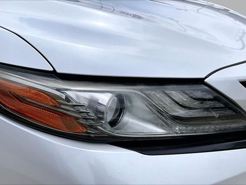 Used 2018 Toyota Camry XSE FWD image 26