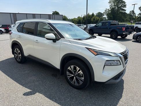 Used 2023 Nissan Rogue SV w/ SV Premium B Package FWD image 11