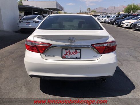 Used 2017 Toyota Camry SE FWD image 4