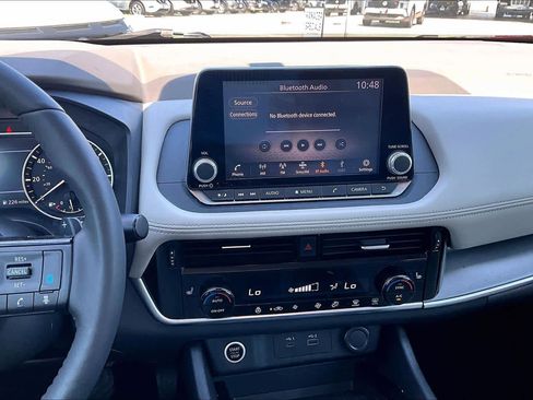Certified 2021 Nissan Rogue SV w/ Premium Package FWD image 7