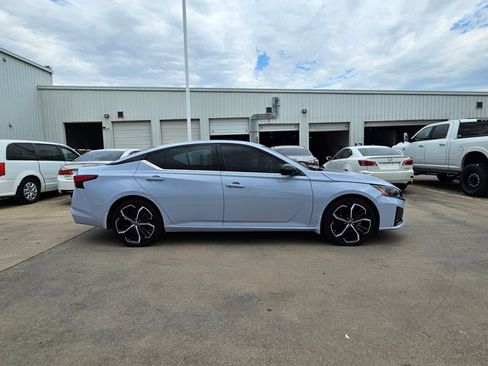 Used 2023 Nissan Altima 2.5 SR w/ SR Premium Package FWD image 4