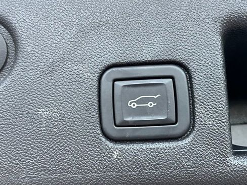 Used 2024 Chevrolet Equinox LT image 40