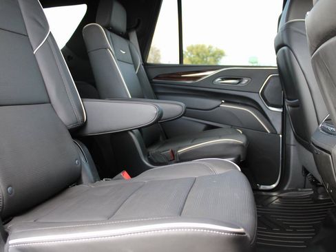 Used 2023 Cadillac Escalade Premium Luxury w/ Performance Package image 25