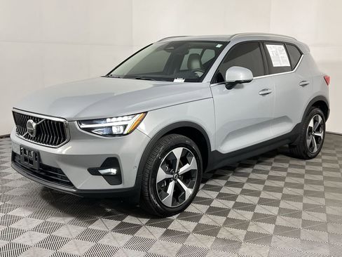 Certified 2024 Volvo XC40 B5 Plus w/ Climate Package image 6