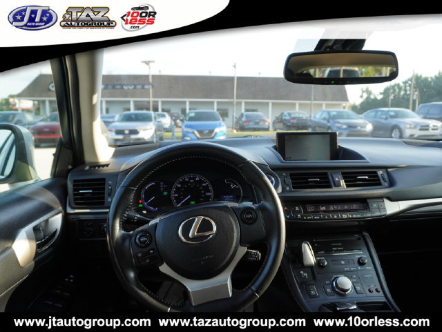 Used 2015 Lexus CT 200h w/ Navigation Package FWD image 26
