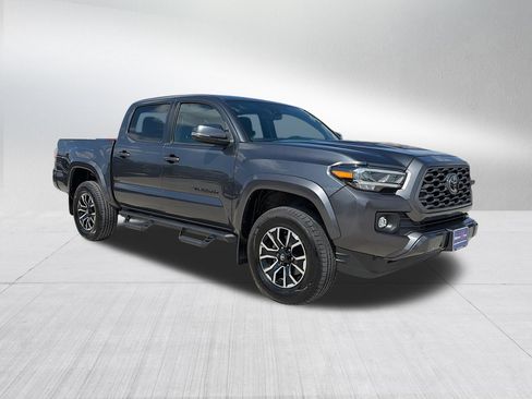 Used 2022 Toyota Tacoma TRD Sport w/ Technology Package RWD image 4
