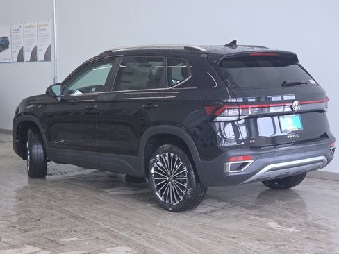 New 2026 Volkswagen Taos SE image 5