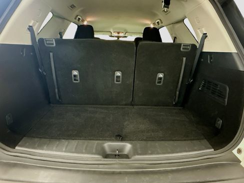 Used 2025 Nissan Pathfinder SV image 30