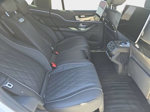 Used 2026 Mercedes-Benz Maybach GLS 600 4MATIC image 13