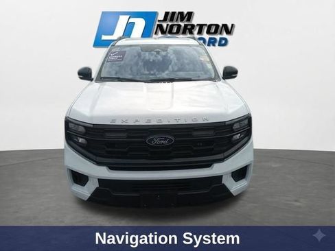 Used 2025 Ford Expedition Active AWD/4WD image 3